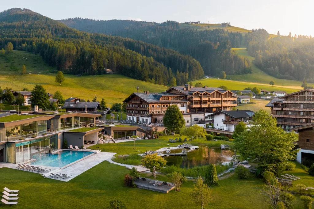 Puradies Naturresort in Leogang mit Naturbadeteich und Pool